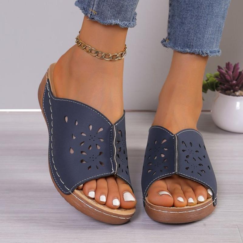 Large Size Thick-soled Slippers for Women, Light Outer Wear Beach Slippers for Women