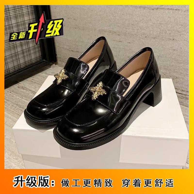 

French versatile black loafers women s 2024 autumn and winter new round head thick heel patent leather cross flower platform small leather shoes 35