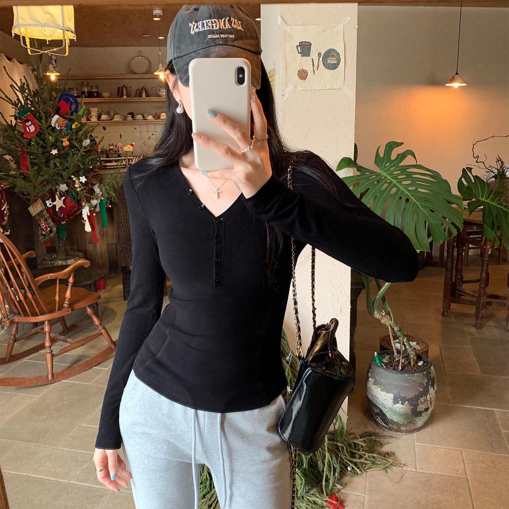 Korean Style V-Neck Button Knitwear for Women - Autumn/Winter Long-Sleeve Slimming Top