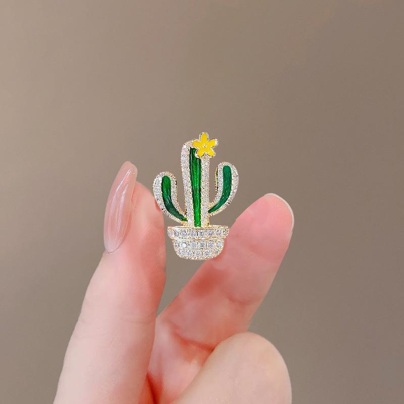 Exquisite Cactus Anti-glare Brooch Boutonniere Collar Shirt with Hidden Buttons High-end Ladies' Brooch for Fixing Clothes