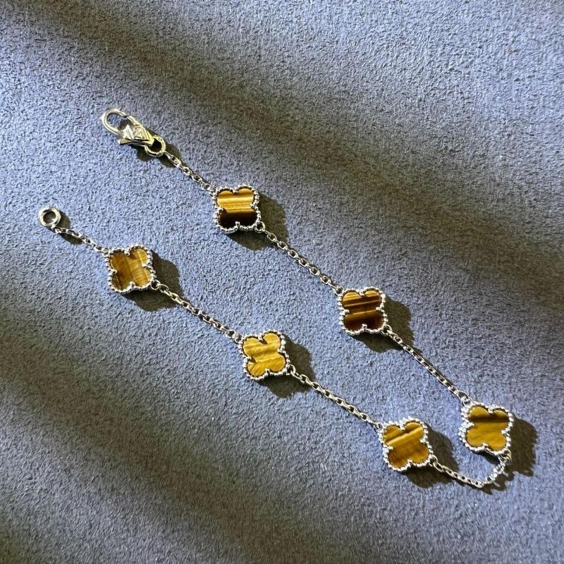 Boutique Vierblättriges Kleeblatt Mini 9mm Sechs Blumen Armband 18k Ins Mode Herren- und Damenarmbänder