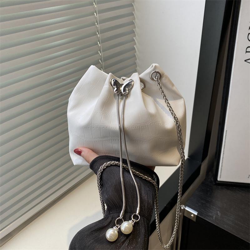 Summer New Popular Aesthetic Casual Simple Fashion Chain Commuter Shoulder Crossbody Bucket Bag Lightweight Bag