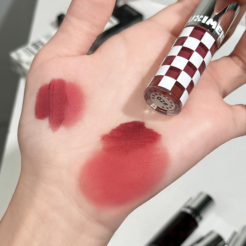 Suximeida Checkered Matte Velvet Lip Gloss In Plum Shade