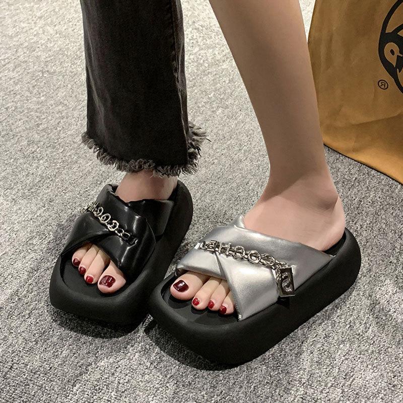 Neue Hausschuhe für draußen Damen runde Spitze JX beliebt Metall Muffin Plateau Sommer Mode Sandalen Urlaub Strandschuhe Tide