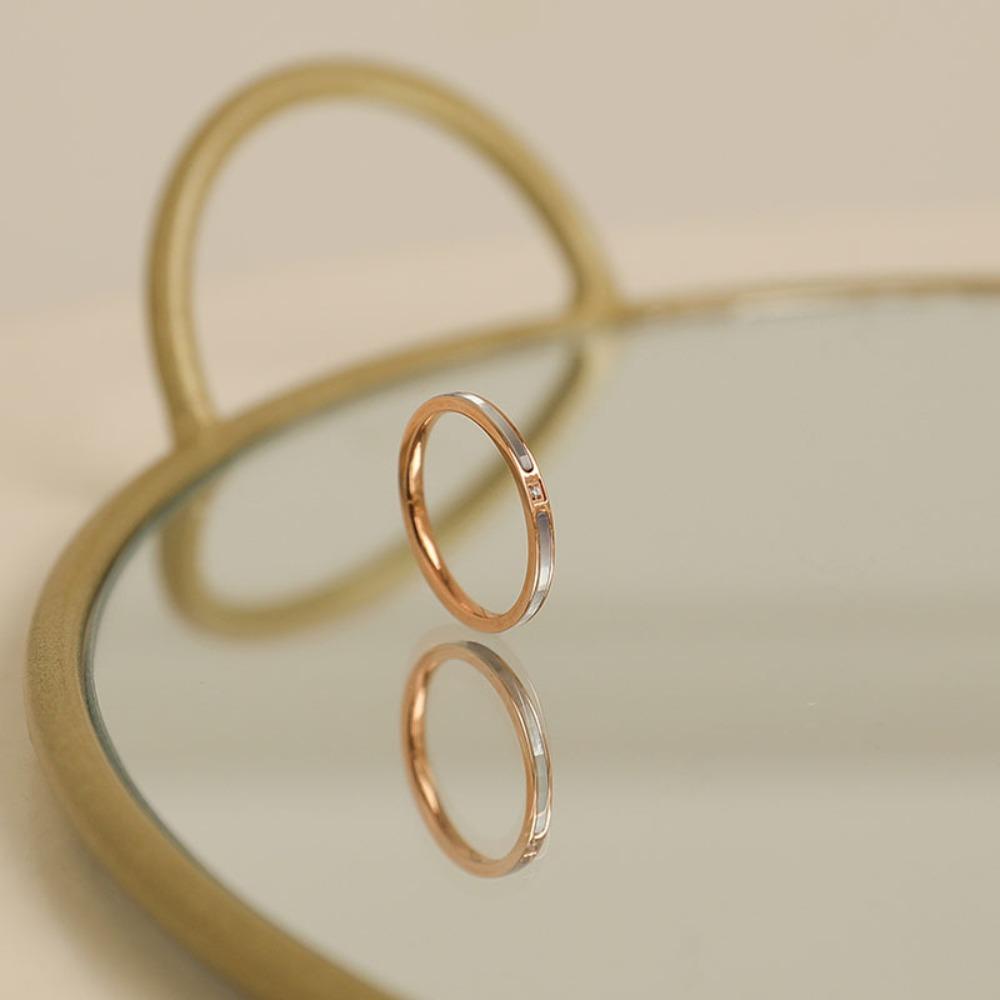 Elegant 18k Rose Gold Titanium Steel Ring for Women with Single Diamond White Shell Simple Tail Ring Jewelry