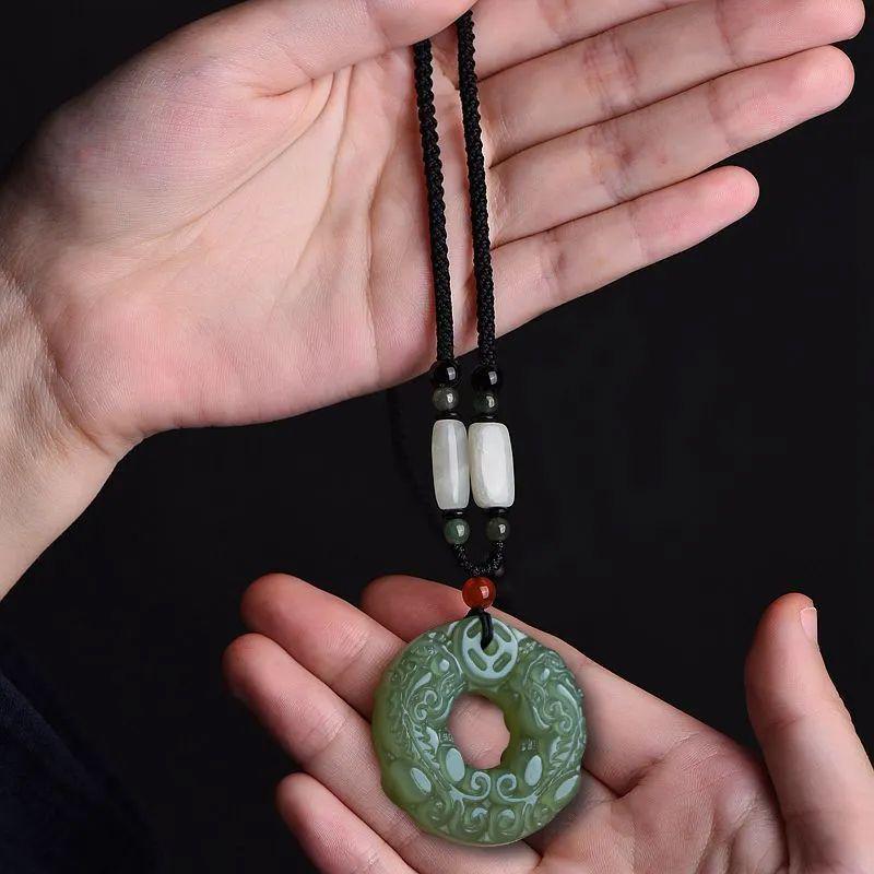 Collana Pendente Unisex Pixiu in Giada Antica - Accessorio Versatile di Alta Gamma Retro per Catena di Maglione