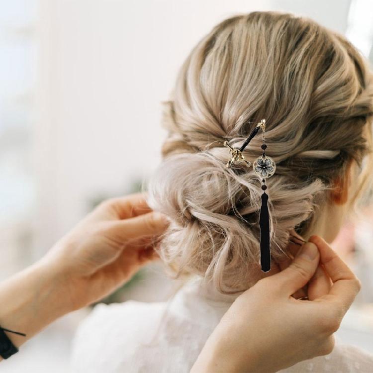 Stylish Hair Clip Swords Shaped Tassels Hair Barrette Alloy Texture Hair Accessory Hairpin Present for Swords Enthusiasts