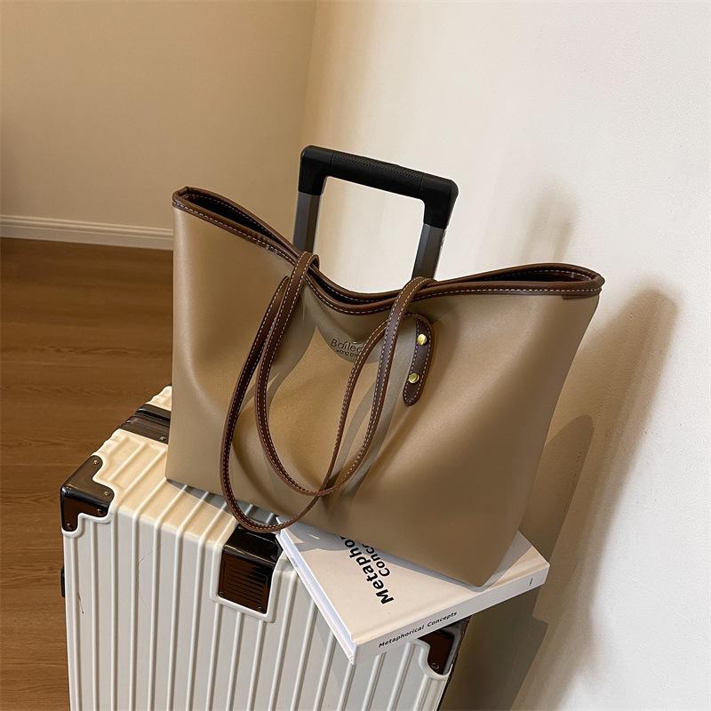 Einseitige große Tasche Handgehaltene modische Tasche mit großem Fassungsvermögen Weiche Pendeltasche Studenteneinseitige Tasche