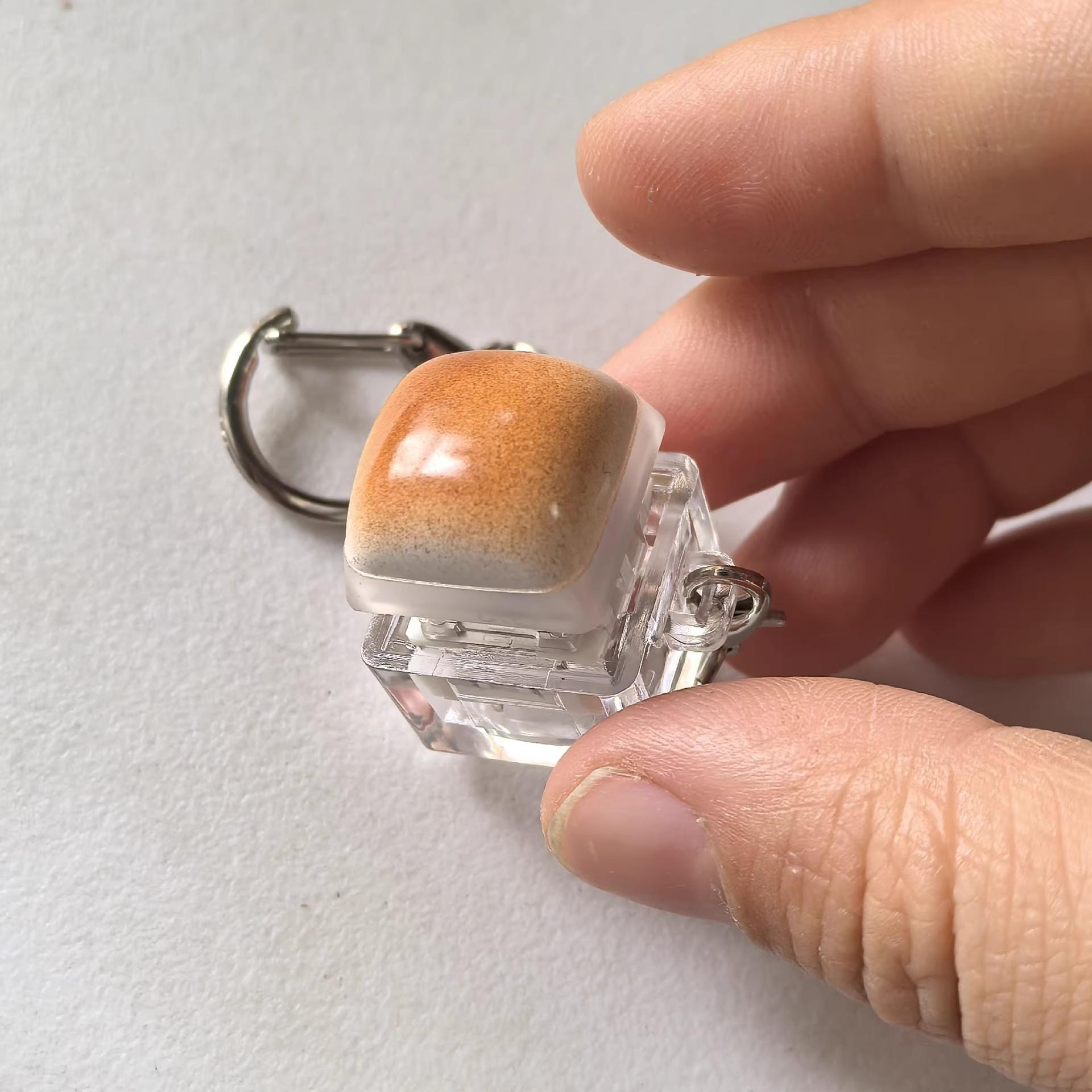 

New Caramel Bread Fidget Keychain Keys Button DIY Keyboard Keycap Keychain Pass The Time Keycap Clicker Toy Adult Kids Keychains