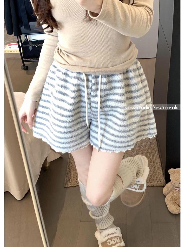 Rosa gestreifte Woll-Wintershorts für Damen mit Spitzenbesatz – hoher Bund, gerades Bein, A-Linien-Schnitt