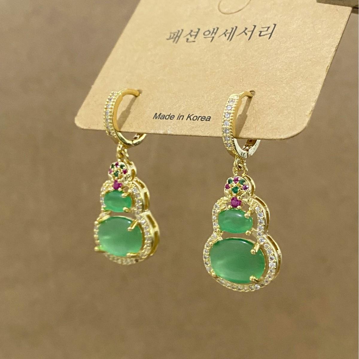 Green Zirconia Gourd Earrings - Elegant and Versatile Retro Style Jewelry.