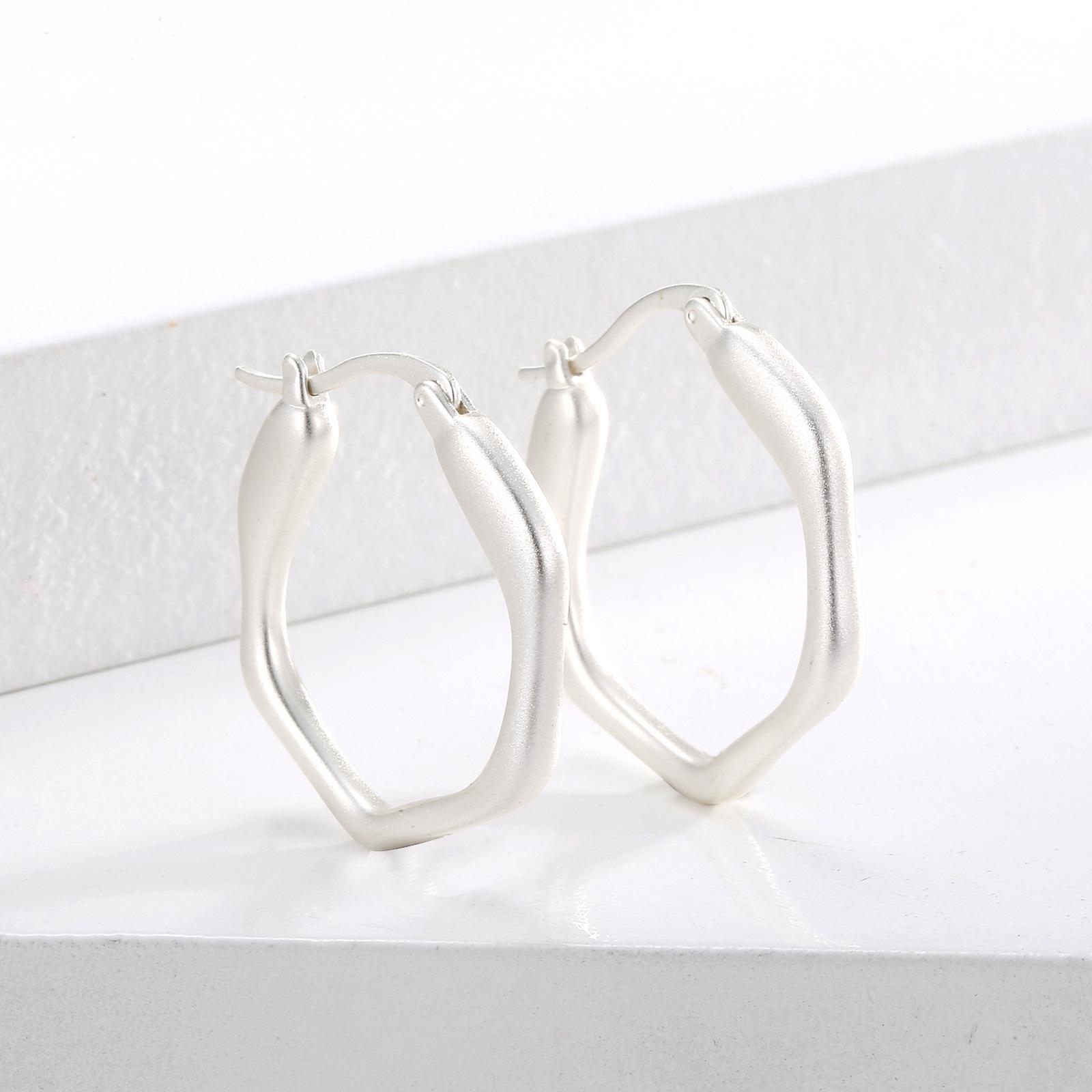 

Серьги-гвоздики «Темперамент» Легкие роскошные элегантные серьги Серьги с холодной текстурой Серьги-иглы из серебра 925 пробы