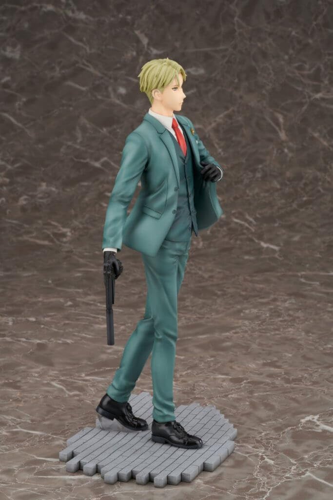 SPY X Family Lloyd Forger Statue 27 Cm