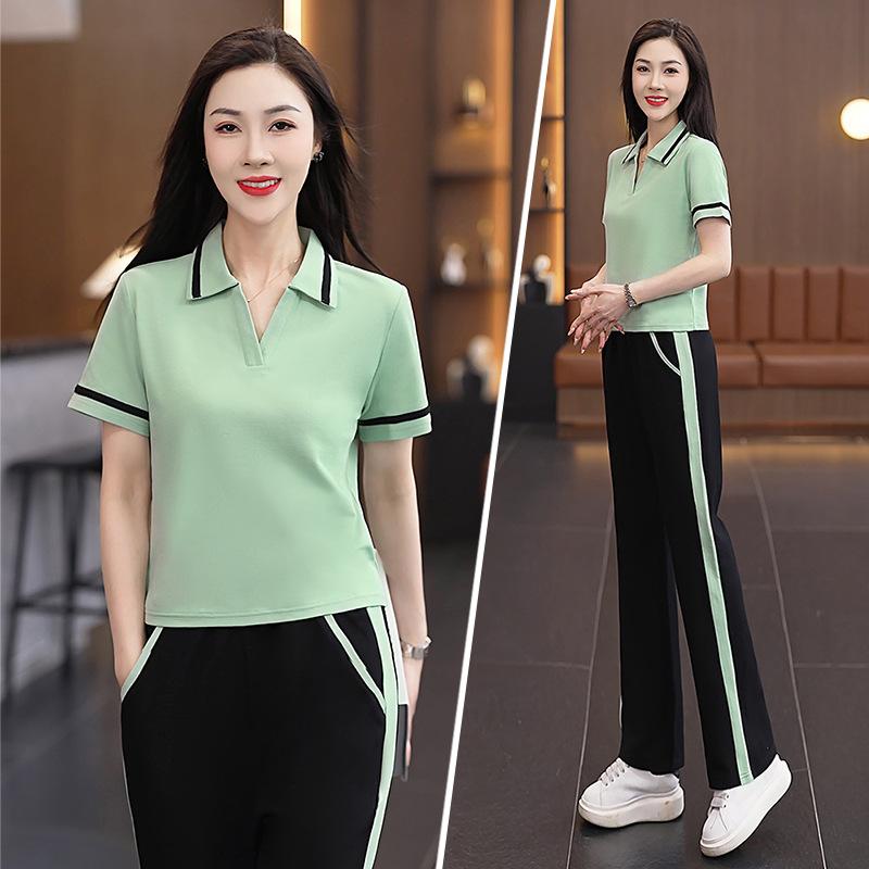 Dámský letní volný ležérní sportovní set se krátkým rukávem a stojáčkem, dvoudílný set