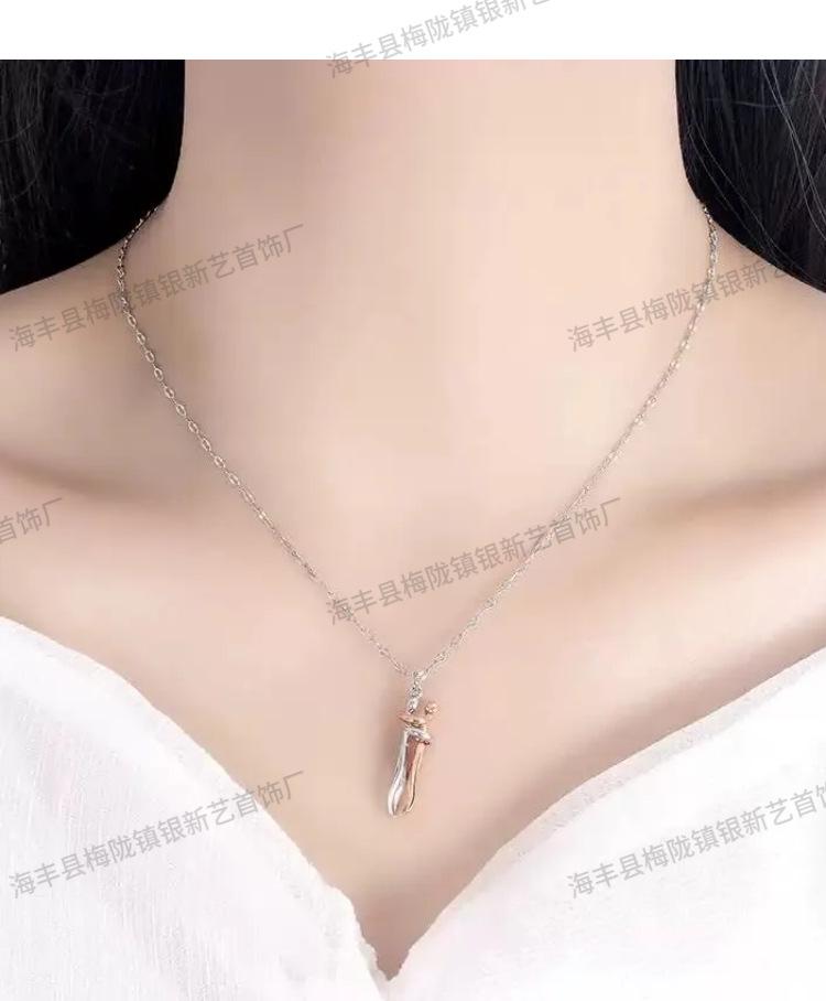S925 Sterling Silver Couple's Embrace Love Pendant Necklace - Exquisite and Fashionable Clavicle Chain for Women