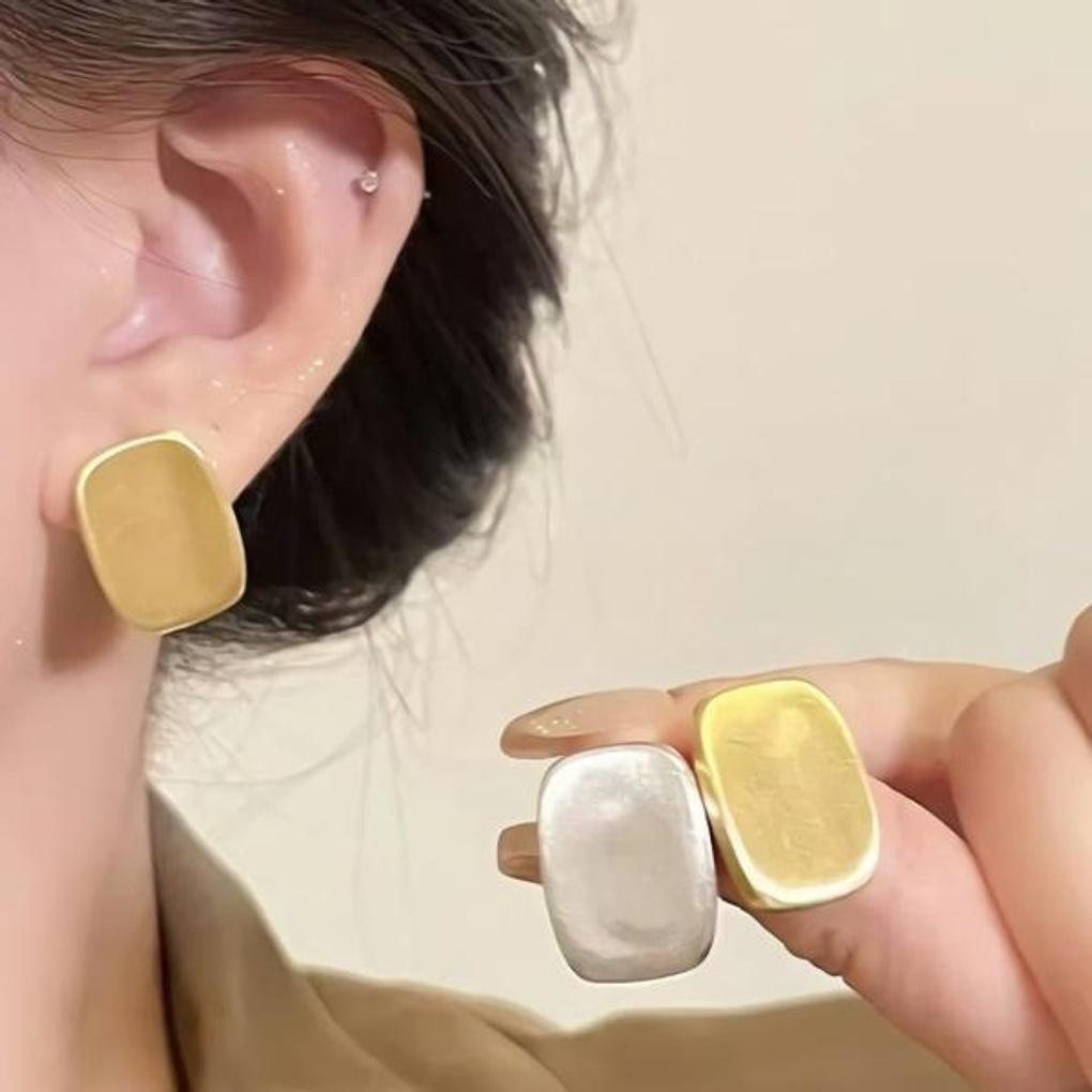 Women's Matte Scratch Square Earrings [Silver Needle]