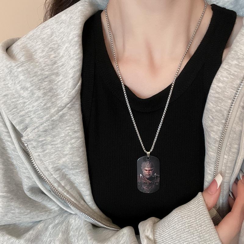 French Casual Wind Titanium Steel Triangle Necklace Light Luxury High Sense Simple Sweater Chain Trend Item Decoration Niche