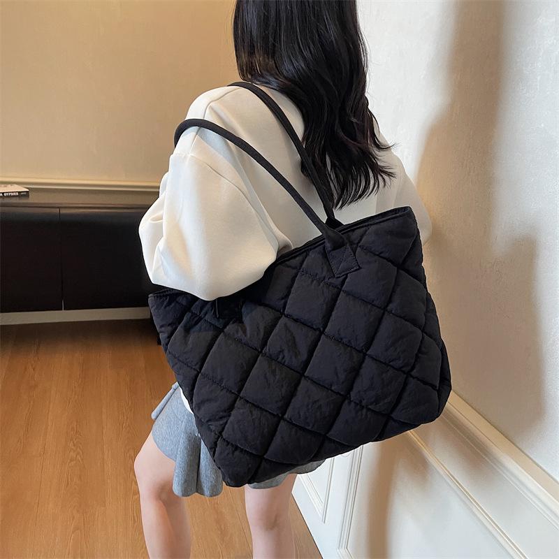 College students class tote bag women's new large-capacity commuter handbag autumn and winter fashion rhombus casual shoulder bag