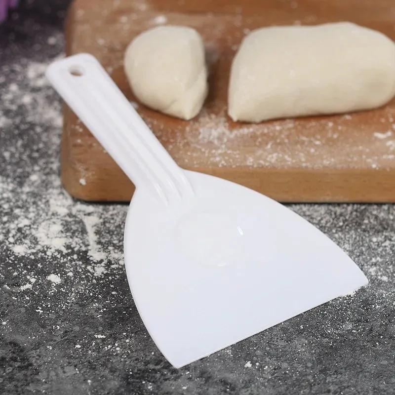 

Cake Knife Plastic Scraper Butter Dough Cutter DIY Baking Kitchen Tools Soft-scratch Boards Chocolate Shovel Tri-angle білий