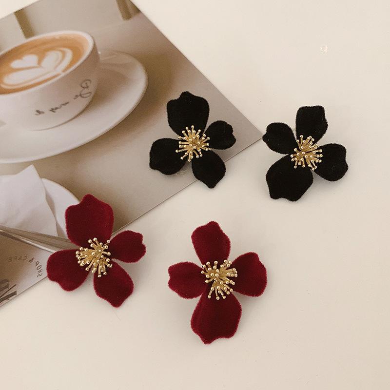 Fashion Red Velvet Geometric Flower Stud Earrings for Women Unusual Earrings Vintage Ear Jewelry Wedding Party Accessories Gifts
