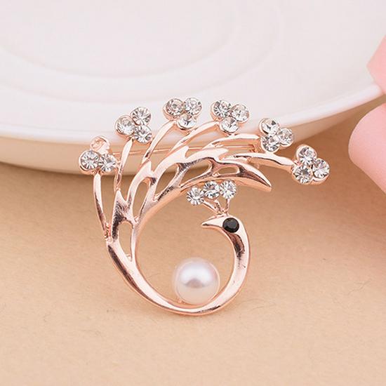 Elegant Luxury Brooch: Versatile and Exquisite Pin for Suit Jackets - Japanese and Korean Inspired Design