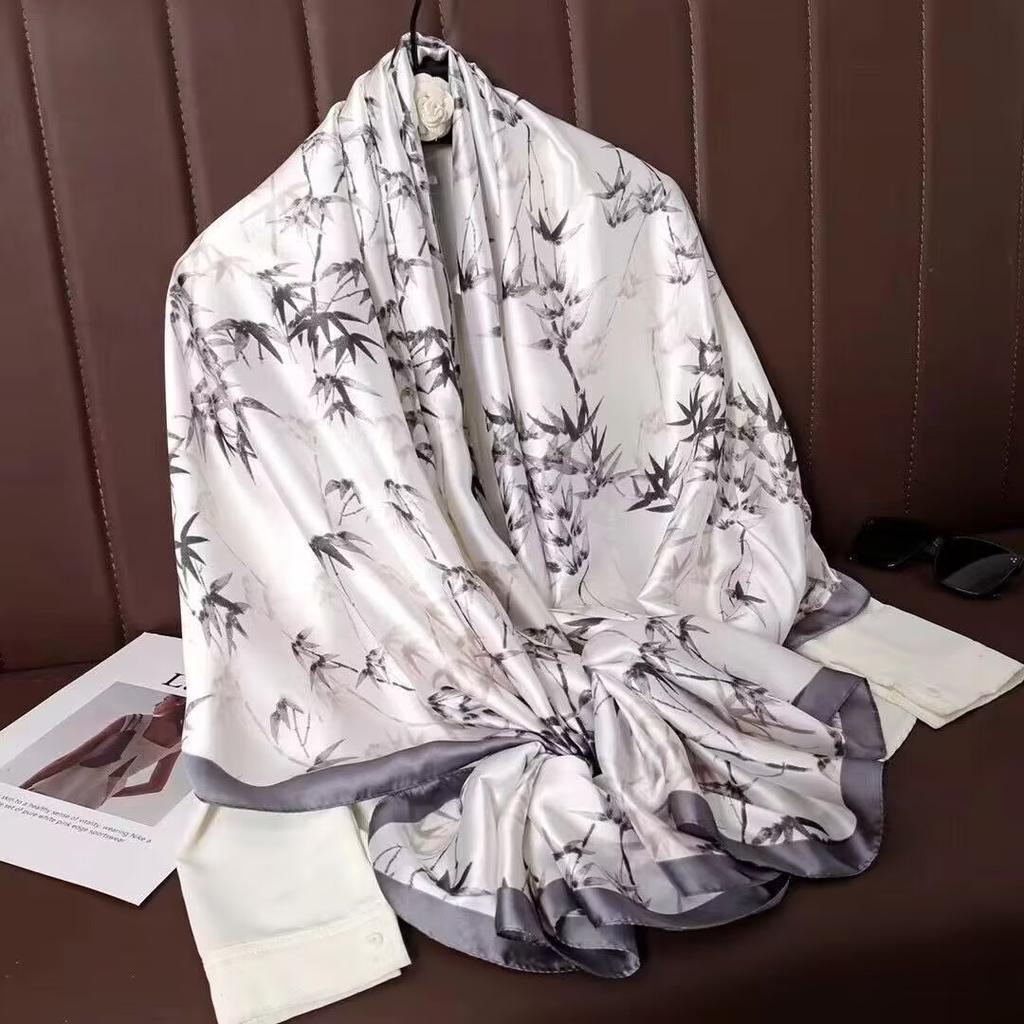 1 Pcs 90X180 Retro Chinese-style Green Animal, Crane and Flower Long Scarf, Paired with an Air-conditioned Shawl for Women