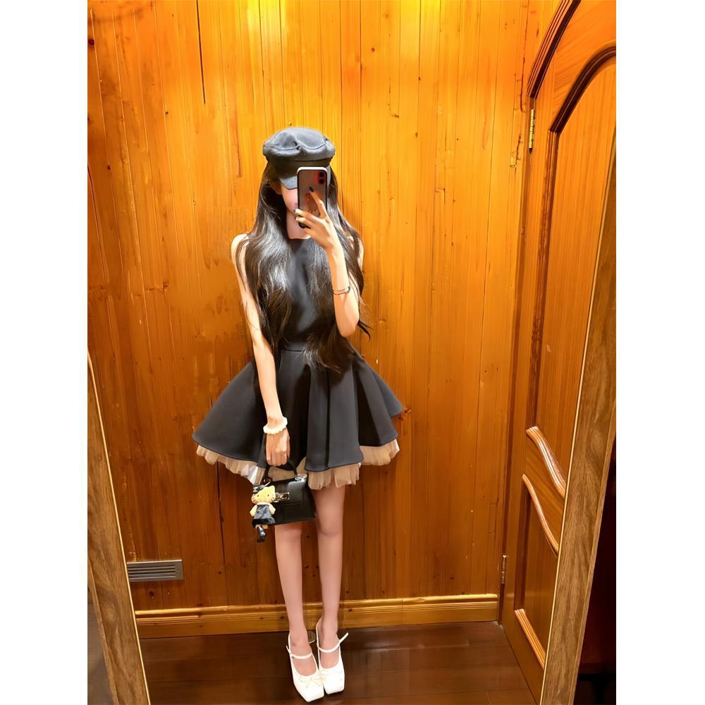 Girly temperament waist fluffy ballet style small black dress contrasting mesh stitching sleeveless French Hepburn dress