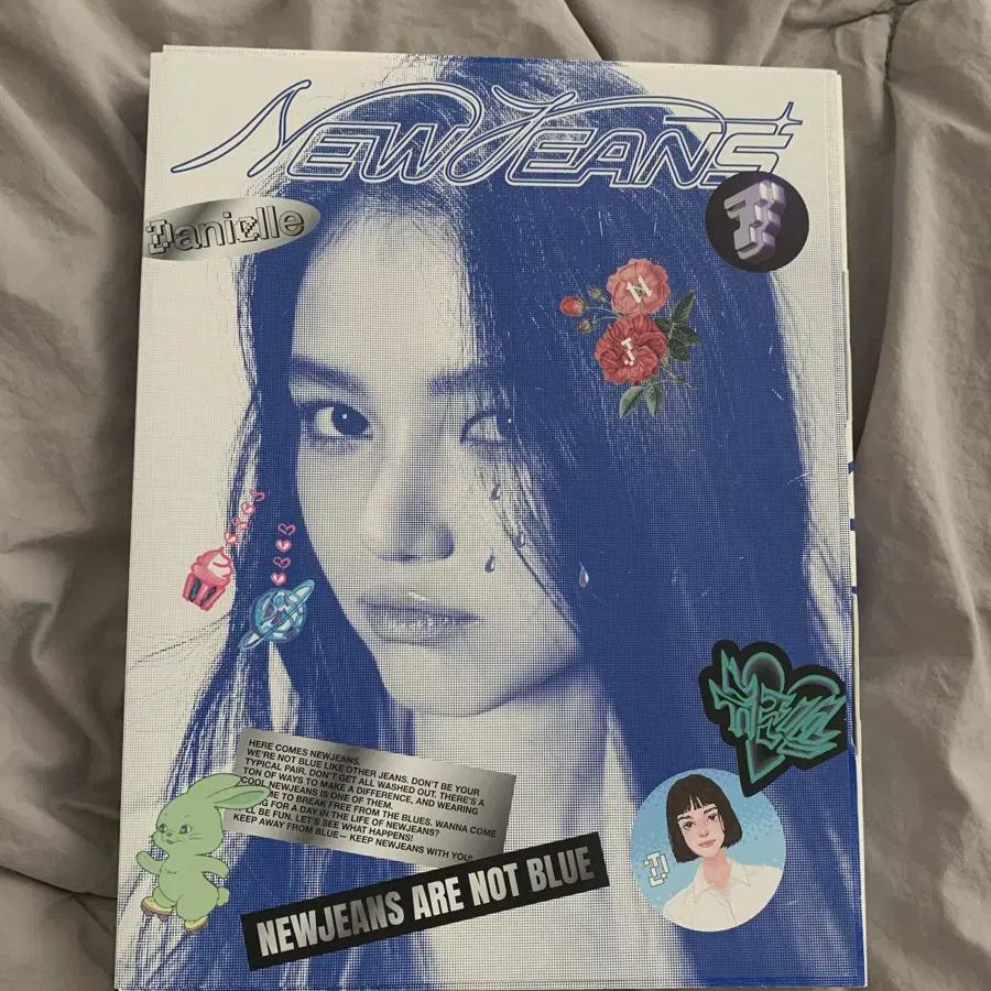 

NewJeans Альбом Синяя книга Дэниел Вер. Простое открытие