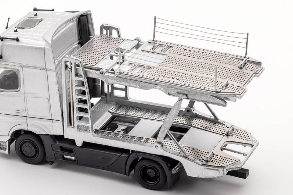 Gaincorp Products Actros 2 Silver Finished Product 1/64 Mercedes-Benz - (LHD) -