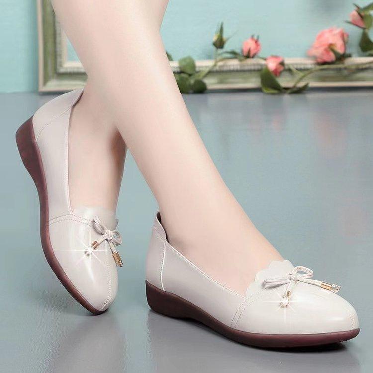 Neue Schuhe, einzelne Schuhe, Frühling, weiche Sohle, flache Sohle, große Größe, Lederschuhe