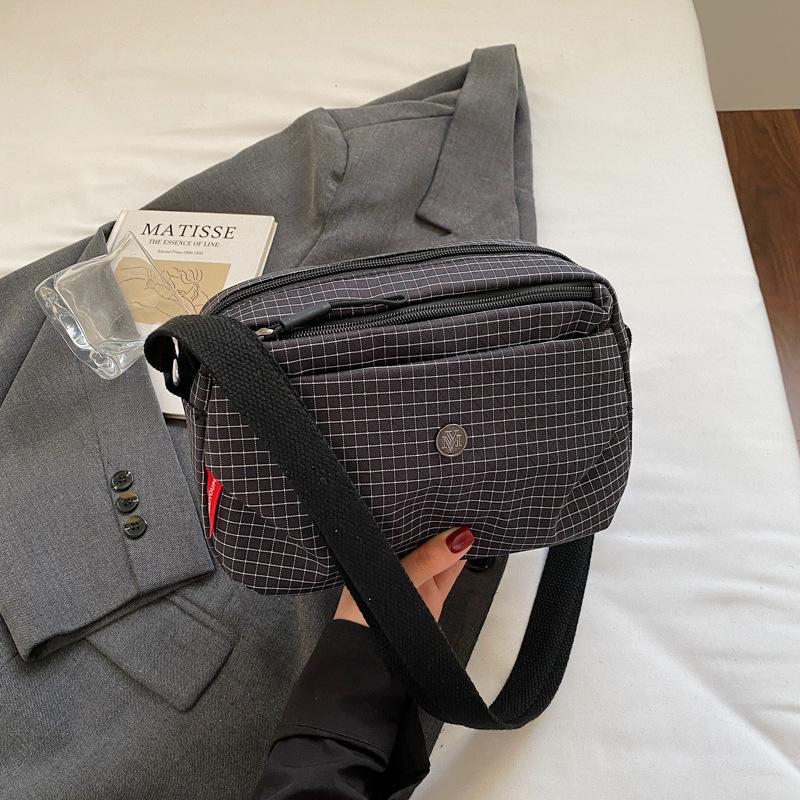 New shoulder bag underarm bag design sense fashionable and popular high-end bag messenger bag women's simple messenger bag