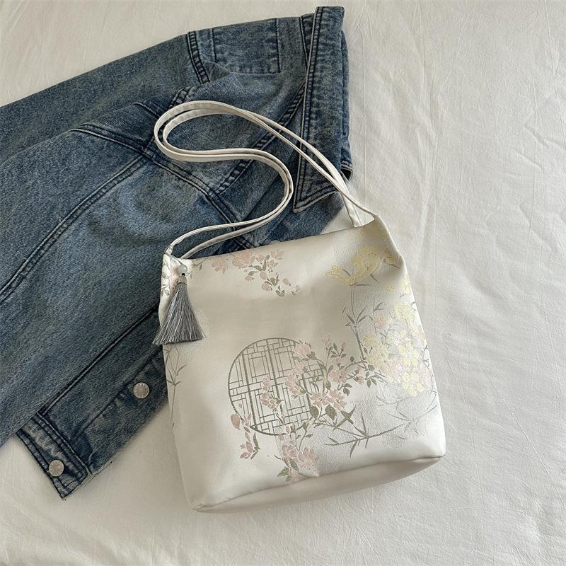 

Вместительная сумка подмышку женская 2025 новая ретро рабочая вышитая сумка на плечо сумка-ведро