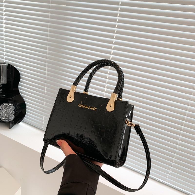 

Trendy Fashionable High-end Small Square Bag For Women Stylish Korean Weaved Handbag In Vibrant Colors
