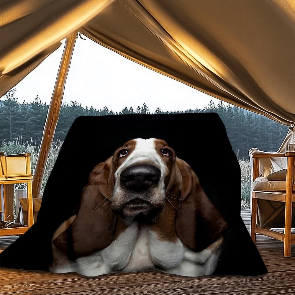 1pc Basset Hound Outdoor Personalized Flannel Blanket, Soft, Lightweight Personalized Flannel Blanket, Digital Printing,