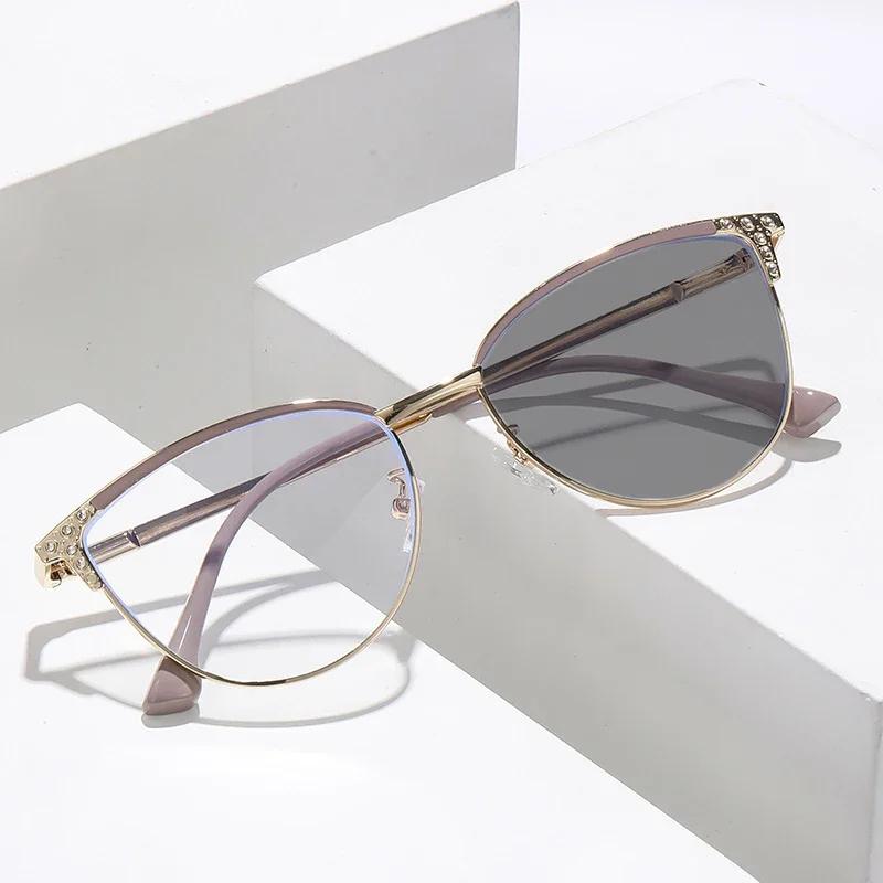 New Fashion Cat Eye Photochromic Myopia Glasses Women Anti Blue Light Diamond Inlaid Advanced Neutral