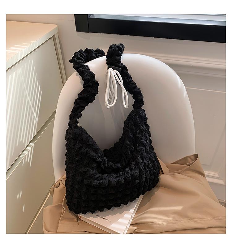 

Корейская версия сумки-тоут Ins Fold Cloud, модная большая вместительная мягкая сумка через плечо для девочек, однотонная простая пузырчатая сумка