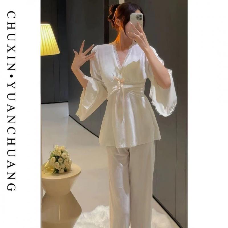 

Женский пижамный комплект из золотого бархата с кружевом и V-образным вырезом - Пуловер с длинным рукавом и брюки с нагрудными вкладышами Medium