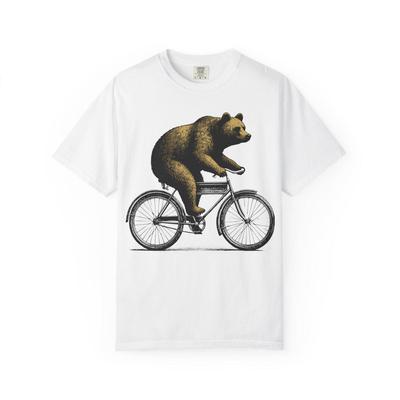 Camiseta Caprichosa de Oso en Bicicleta: Camiseta de Algodón Unisex para Amantes de los Animales