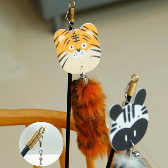 Wędka do zabawy w koty Pluszowy ogon Uroczy wygląd Kształt kreskówki Ergonomiczny uchwyt Wygodny