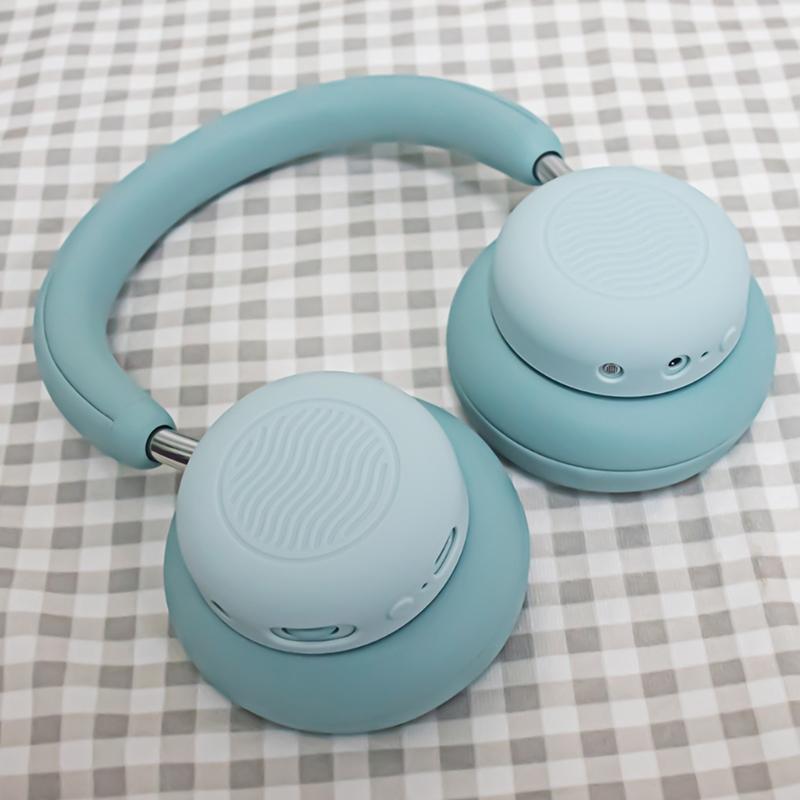 Soft Silicone Headphone Case with Comfortable Grip and AntiSlip Design for Secure Handling During Daily Commute Travel