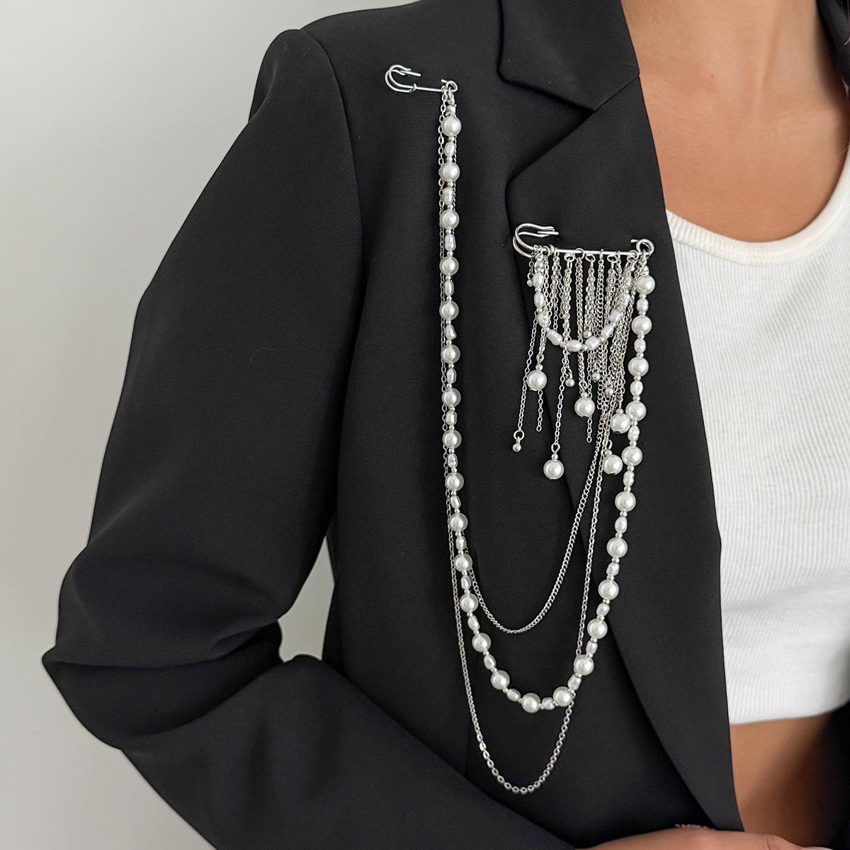 

Personalized Chic Style Imitation Pearl Chain Tassel Brooches for Women Fashion Light Luxury Pearl Bead Brooch Suit Pin Accessor