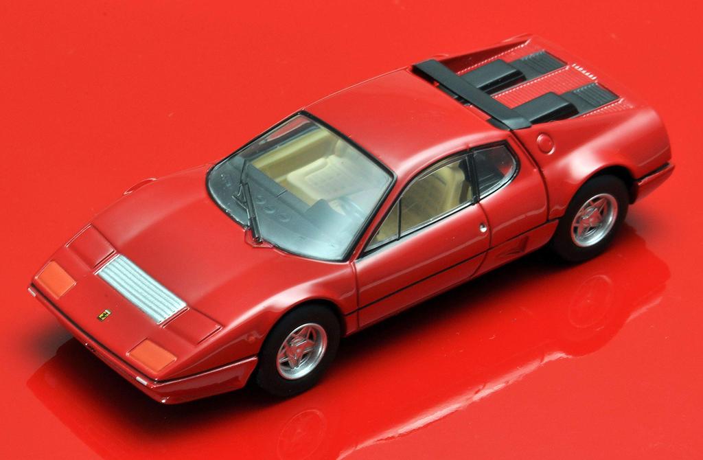 Tomica Limited Vintage Neo 1/64 Scale TLV-NEO Ferrari 512BBi Red Finished Product
