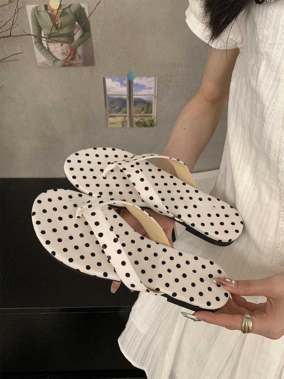 

Красные шлепанцы на плоской подошве, женские новые, для улицы, пляжные, маленькие сандалии, сандалии на мягкой подошве 40