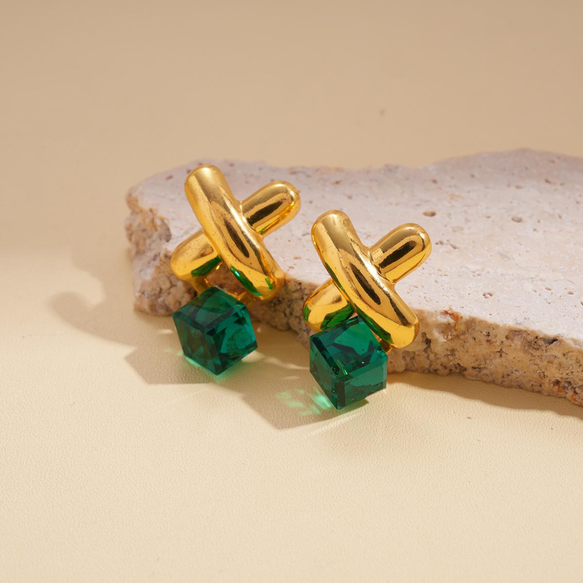 

Модні сережки-краплі для жіночих прикрас зелений