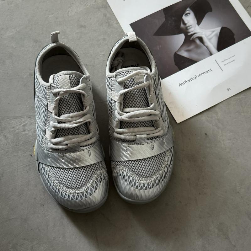

New retro mesh breathable and comfortable casual sports shoes leather lace-up silver gray 35 білий