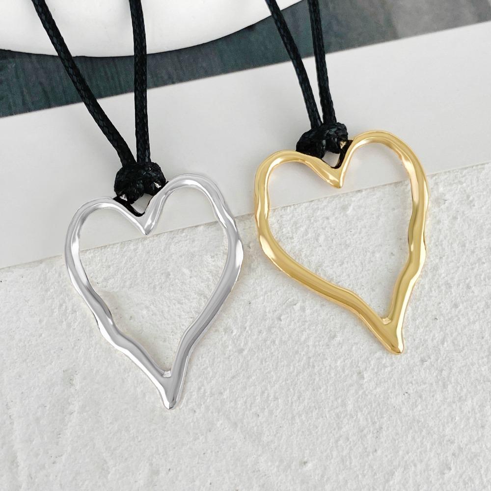 Trendy Hollowed Out Large Heart Shape Pendant Necklace Clavicle Chain for Women Holiday Fashion Jewelry Accessories Gift