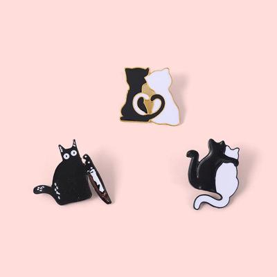 Legierung Schmuck: Kreative Cartoon Schwarz-Weiß Katze Umarmung Emaille Anstecknadel