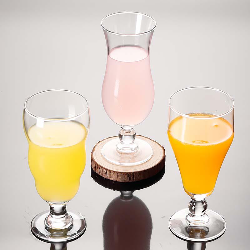 Tulpenförmiges Transparentes Getränkeglas – Hoher Stiel für Saft, Milchtee, Cocktails und Kaltgetränke.