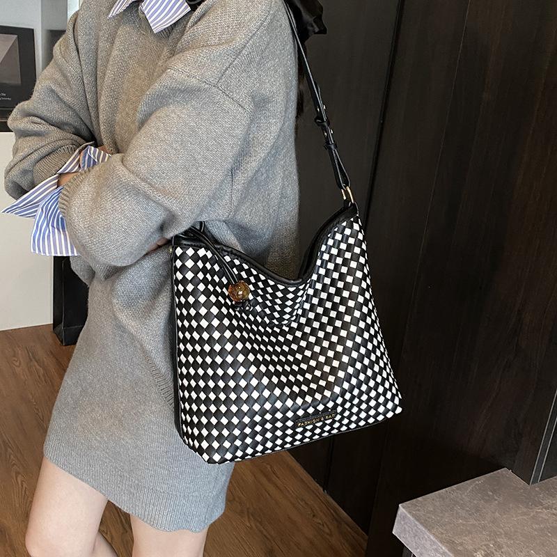 Women's Bag New Embossed Woven Commuter Tote Bag Simple Underarm Bag Large Capacity Shoulder Bag