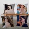 Kissenbezug mit Lana Del Rey-Motiv – das perfekte Geschenk für Zuhause, Büro oder Schlafzimmer.